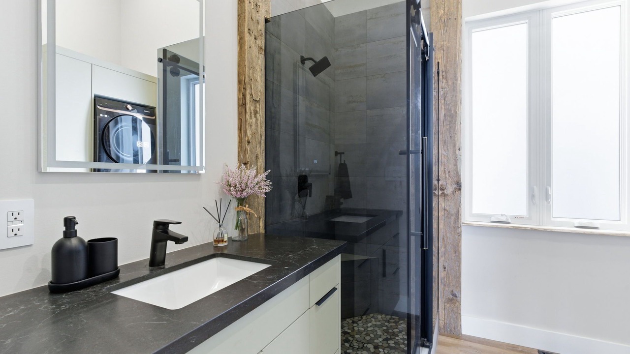 Photo of Bathroom in Dysart et al