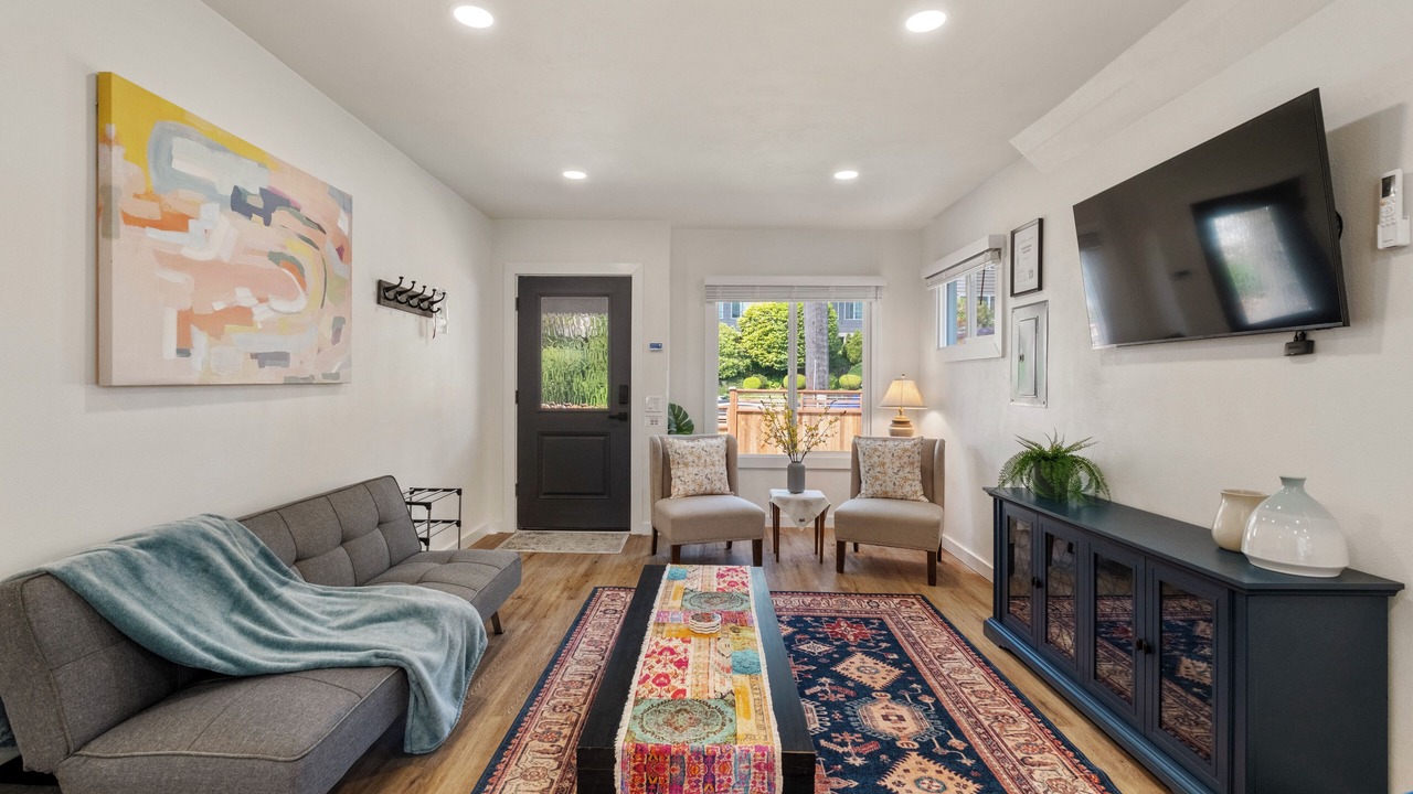 Photo of Livingroom in East Queen Anne