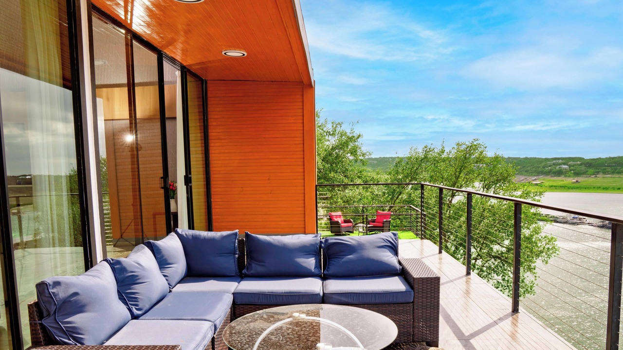 Photo of Patio Balcony in Vineyard Bay