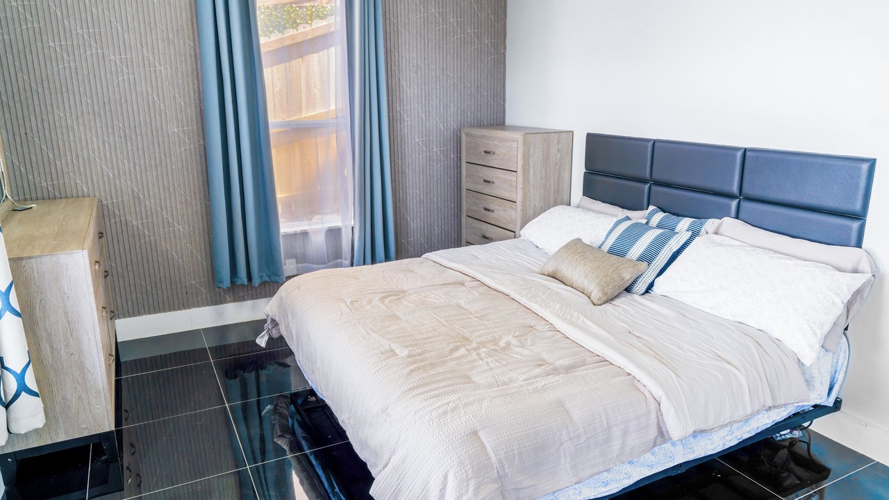 Photo of Bedroom in Vineyard Bay