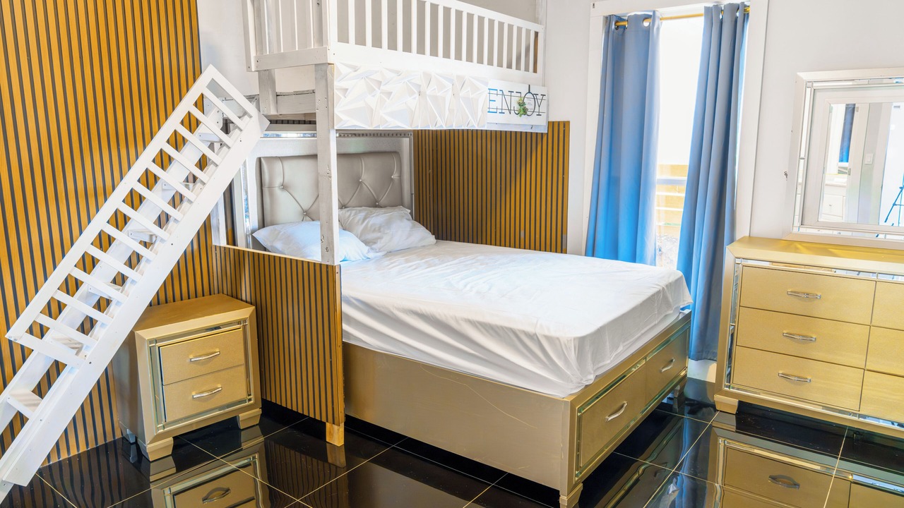 Photo of Bedroom in Vineyard Bay