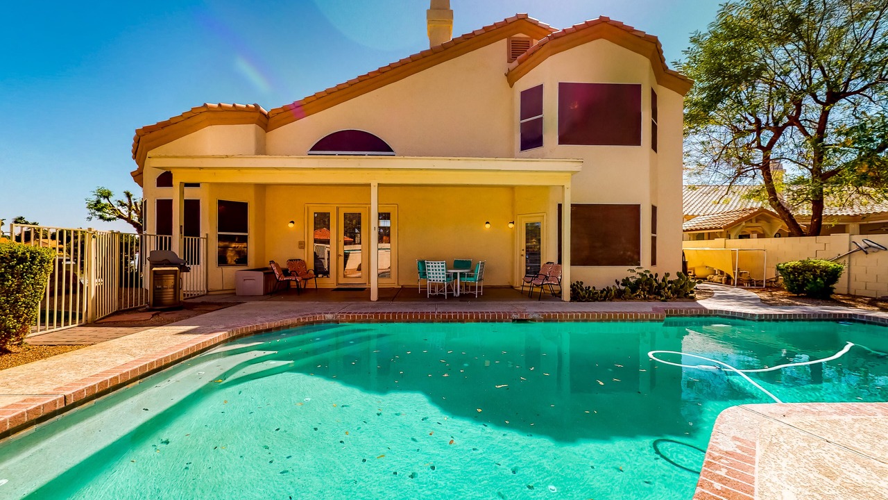 Photo of Outdoor in Garden Lakes