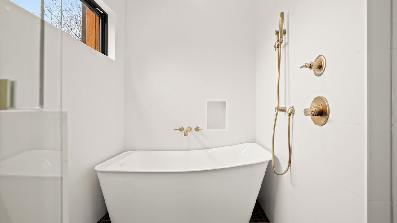 Photo of Bathroom in Govalle
