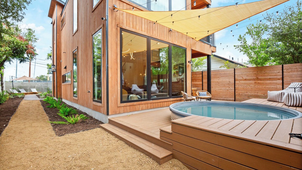 Photo of Patio Balcony in Govalle