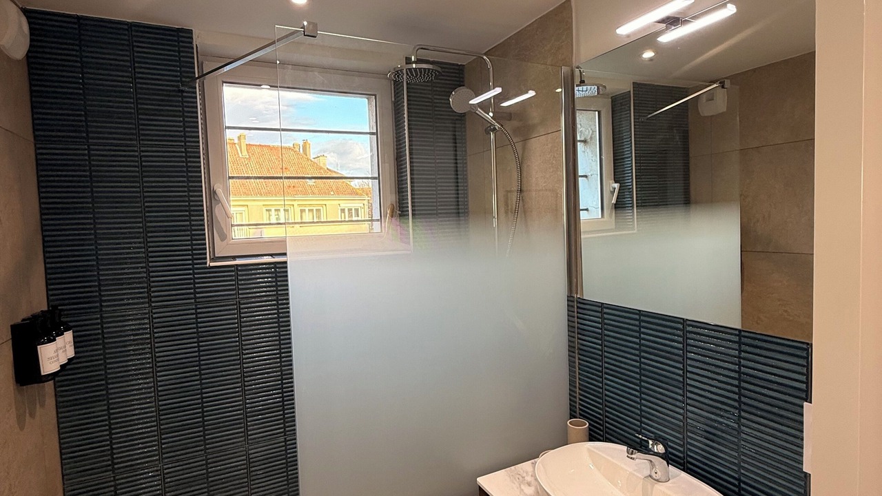 Photo of Bathroom in Calais City Center