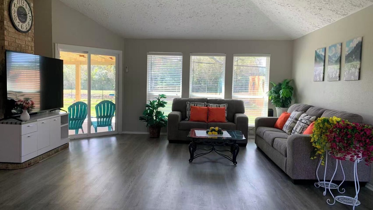 Photo of Livingroom in Southbelt/Ellington