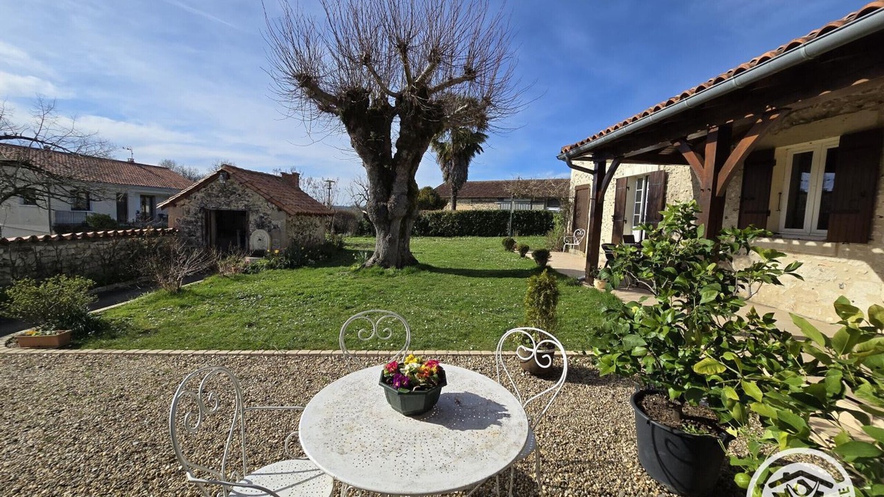 Photo of Outdoor in Coursac