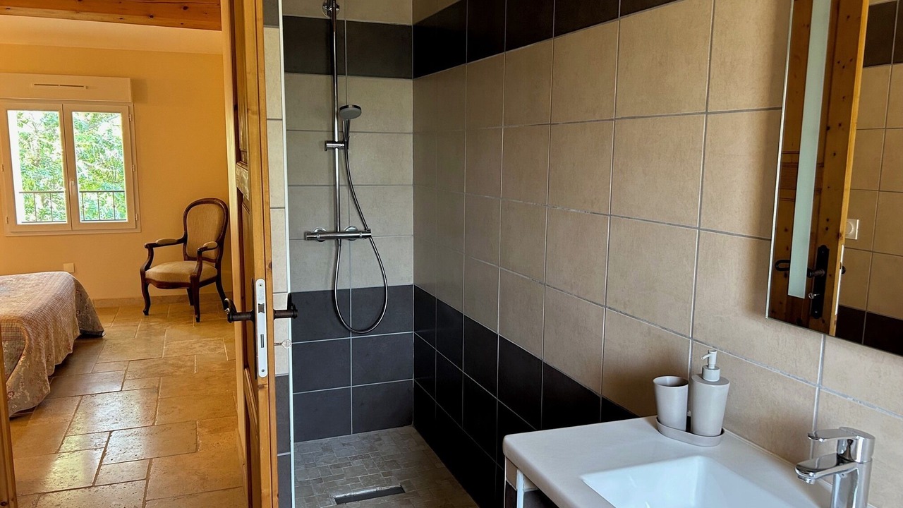 Photo of Bathroom in Cabrerolles