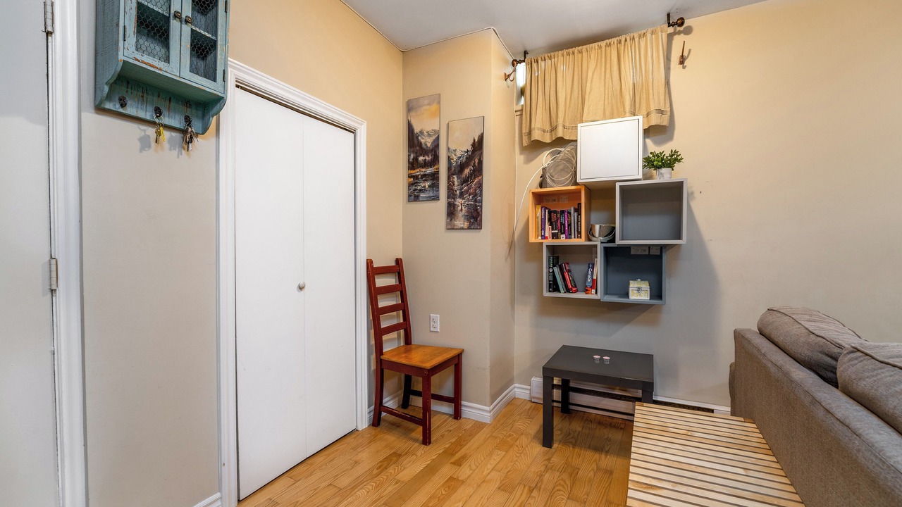 Photo of Livingroom in Golden Triangle