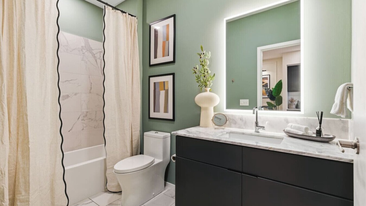 Photo of Bathroom in North Capitol
