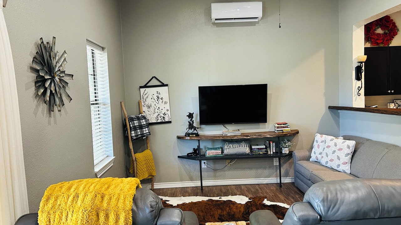 Photo of Livingroom in Silsbee