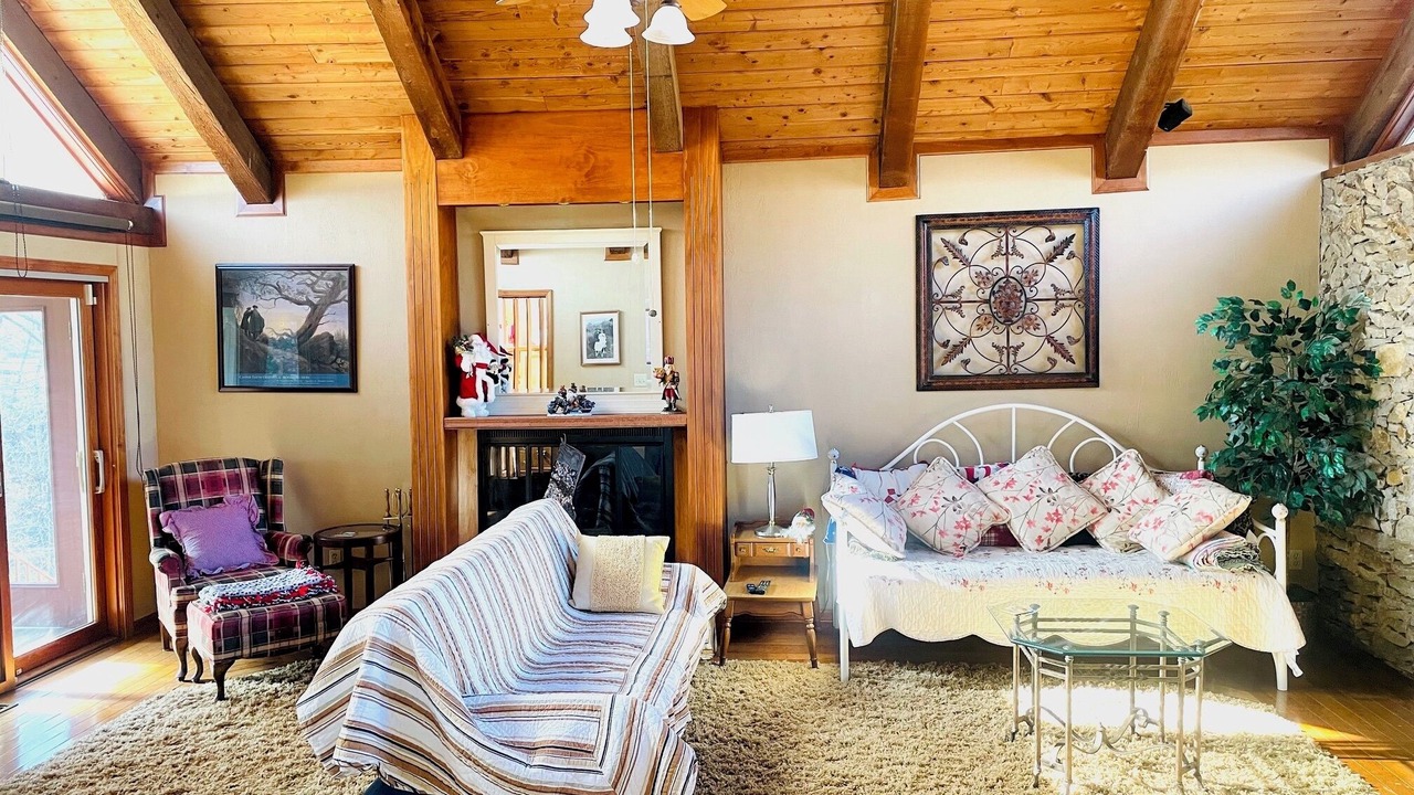 Photo of Livingroom in Lee's Summit