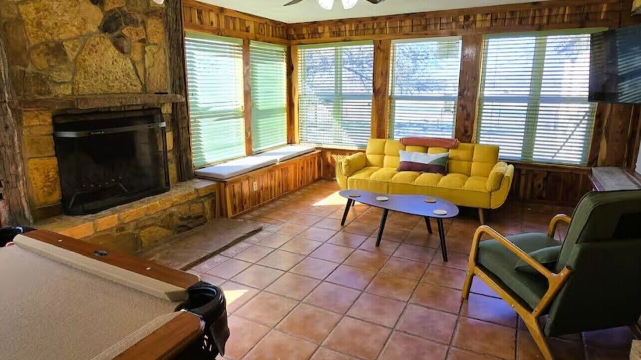 Photo of Livingroom in Sulphur