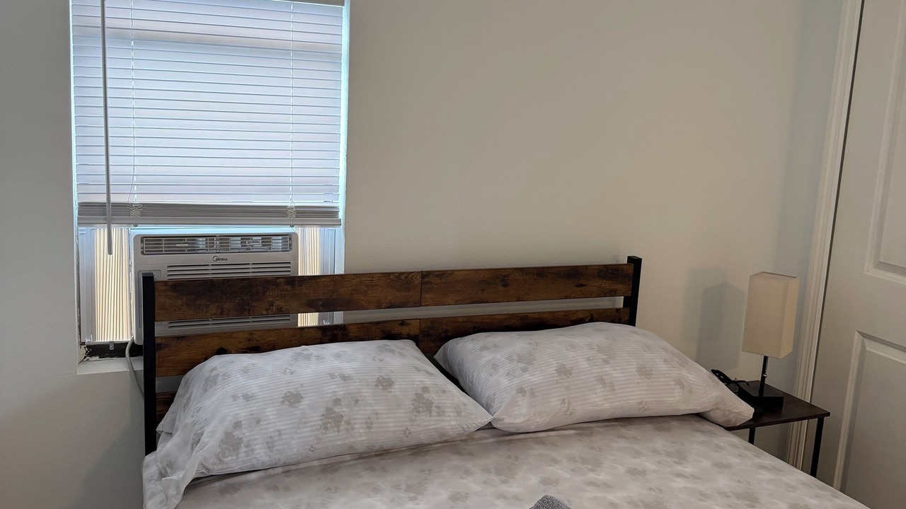 Photo of Bedroom in Pinecrest West Park
