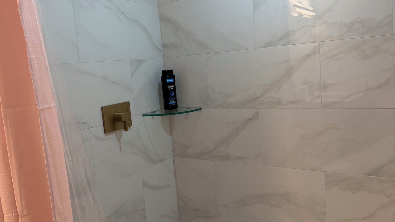Photo of Bathroom in Pinecrest West Park