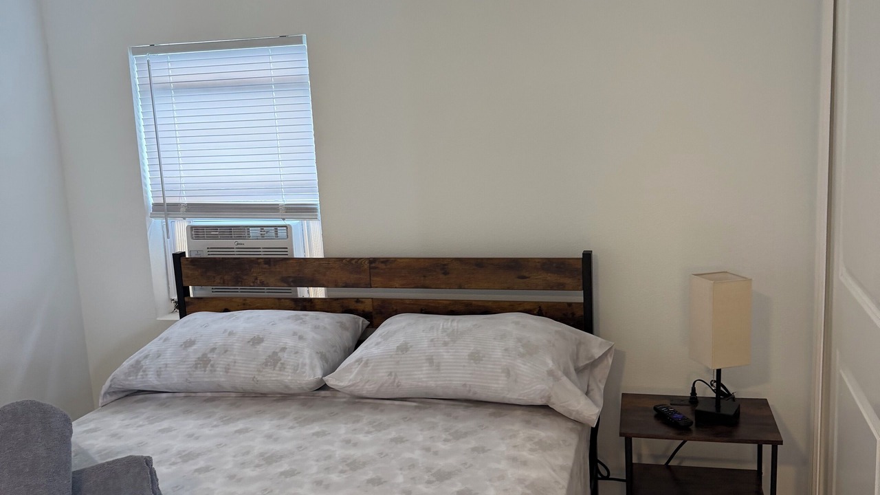 Photo of Bedroom in Pinecrest West Park