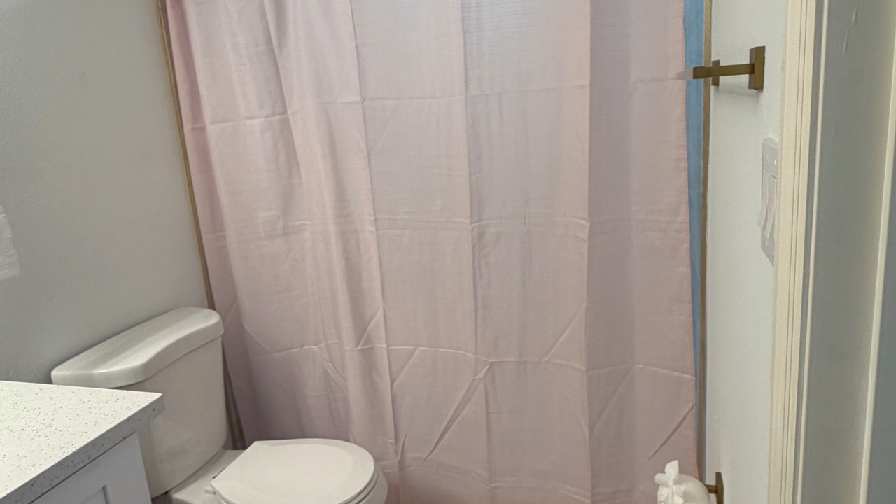 Photo of Bathroom in Pinecrest West Park