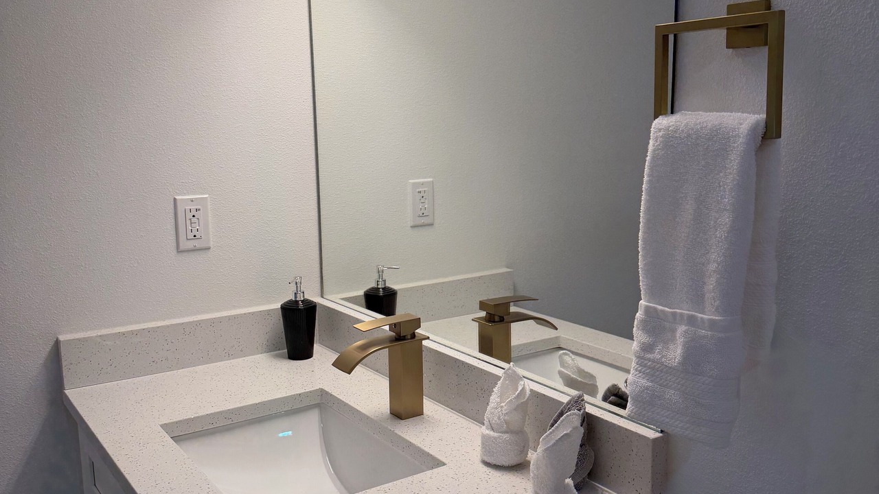 Photo of Bathroom in Pinecrest West Park