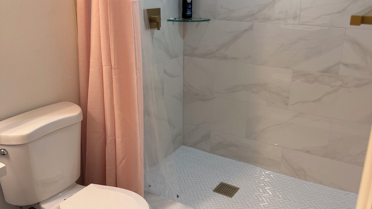 Photo of Bathroom in Pinecrest West Park