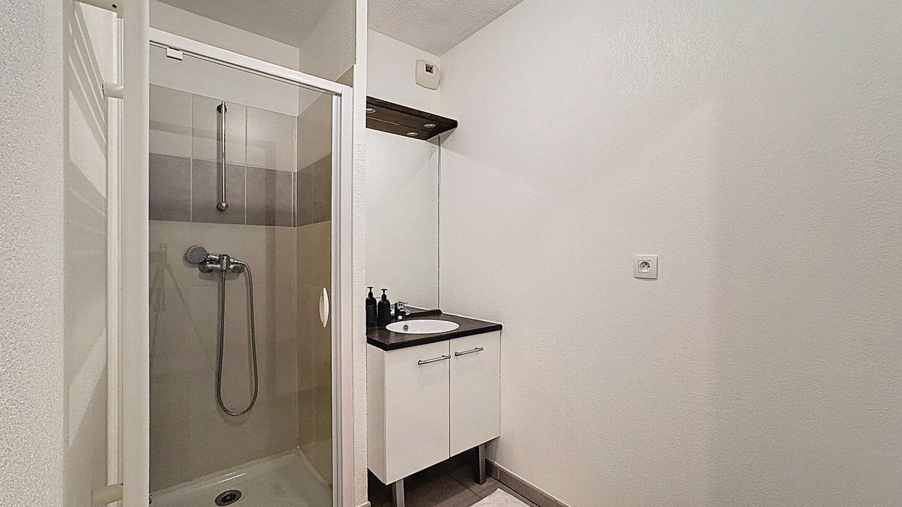Photo of Bathroom in Aiguerelles