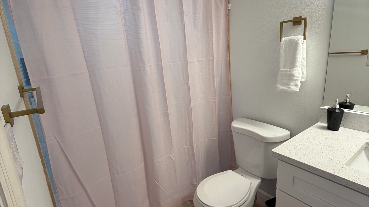 Photo of Bathroom in Pinecrest West Park