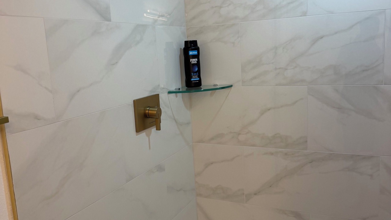 Photo of Bathroom in Pinecrest West Park