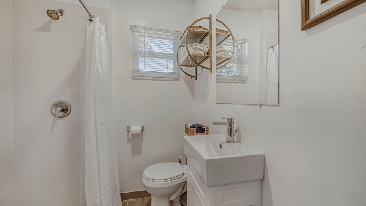 Photo of Bathroom in Tropic