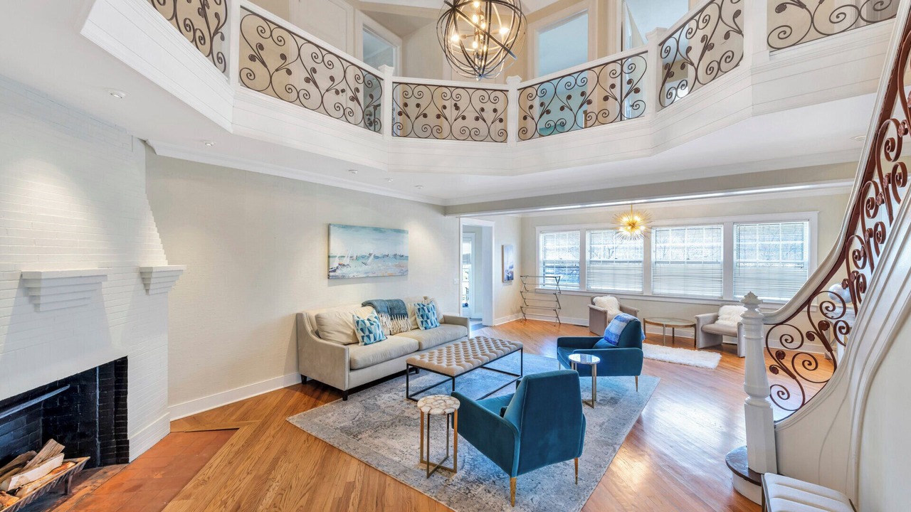 Photo of Livingroom in Westhampton Beach
