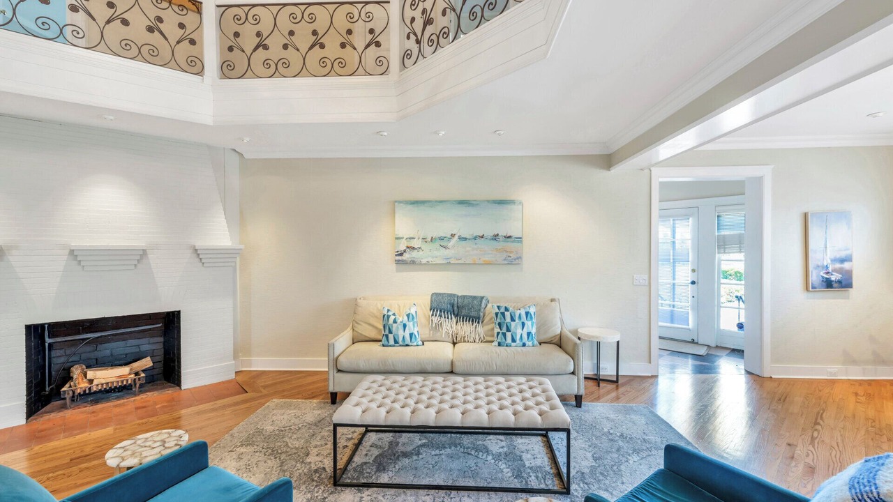 Photo of Livingroom in Westhampton Beach