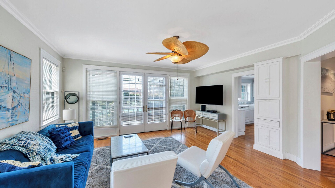Photo of Livingroom in Westhampton Beach
