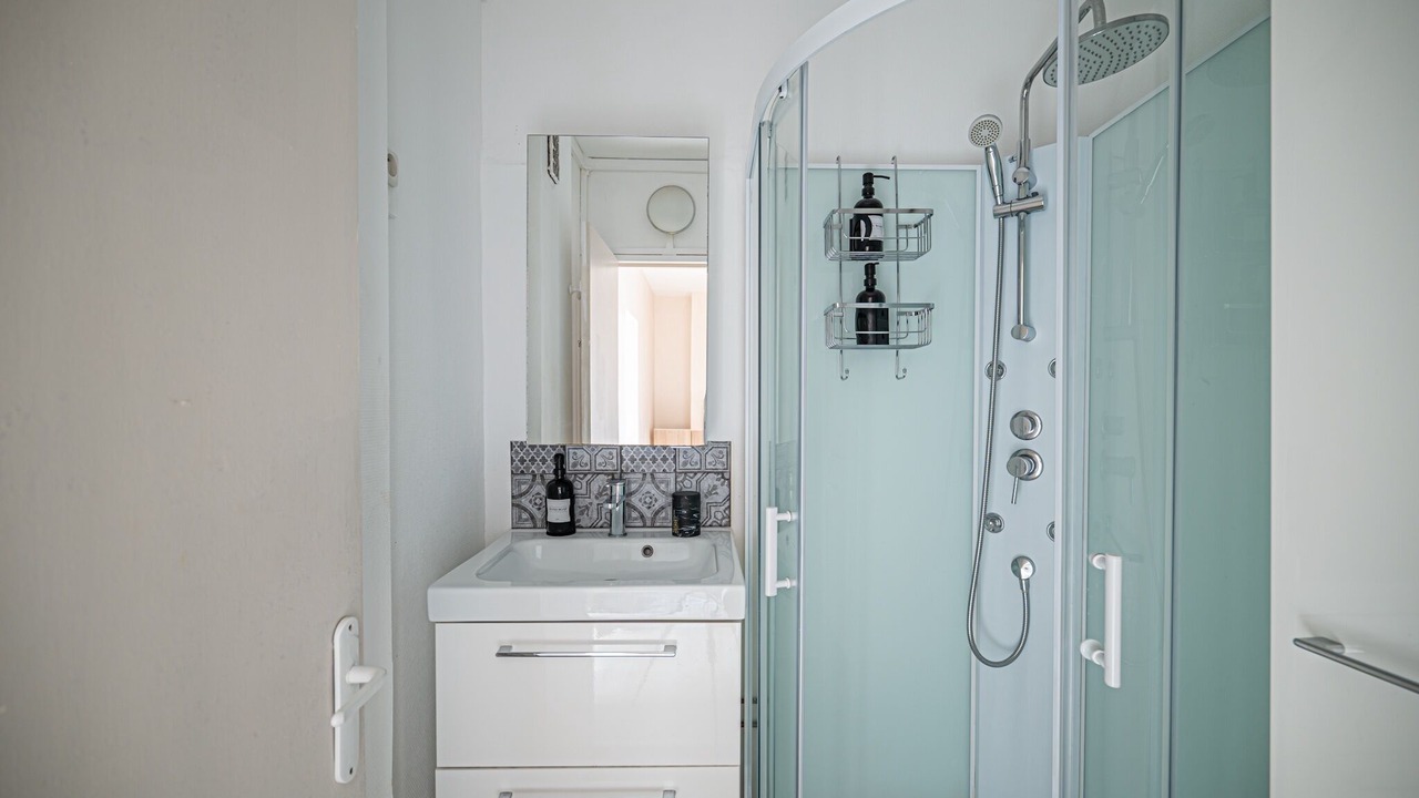 Photo of Bathroom in Liberation
