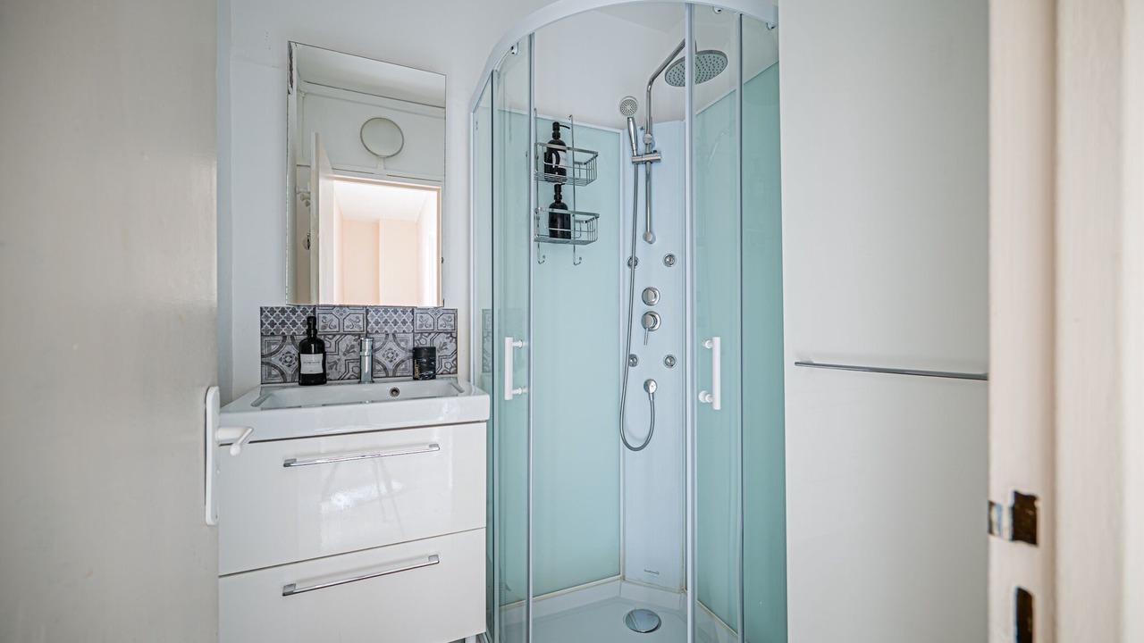 Photo of Bathroom in Liberation
