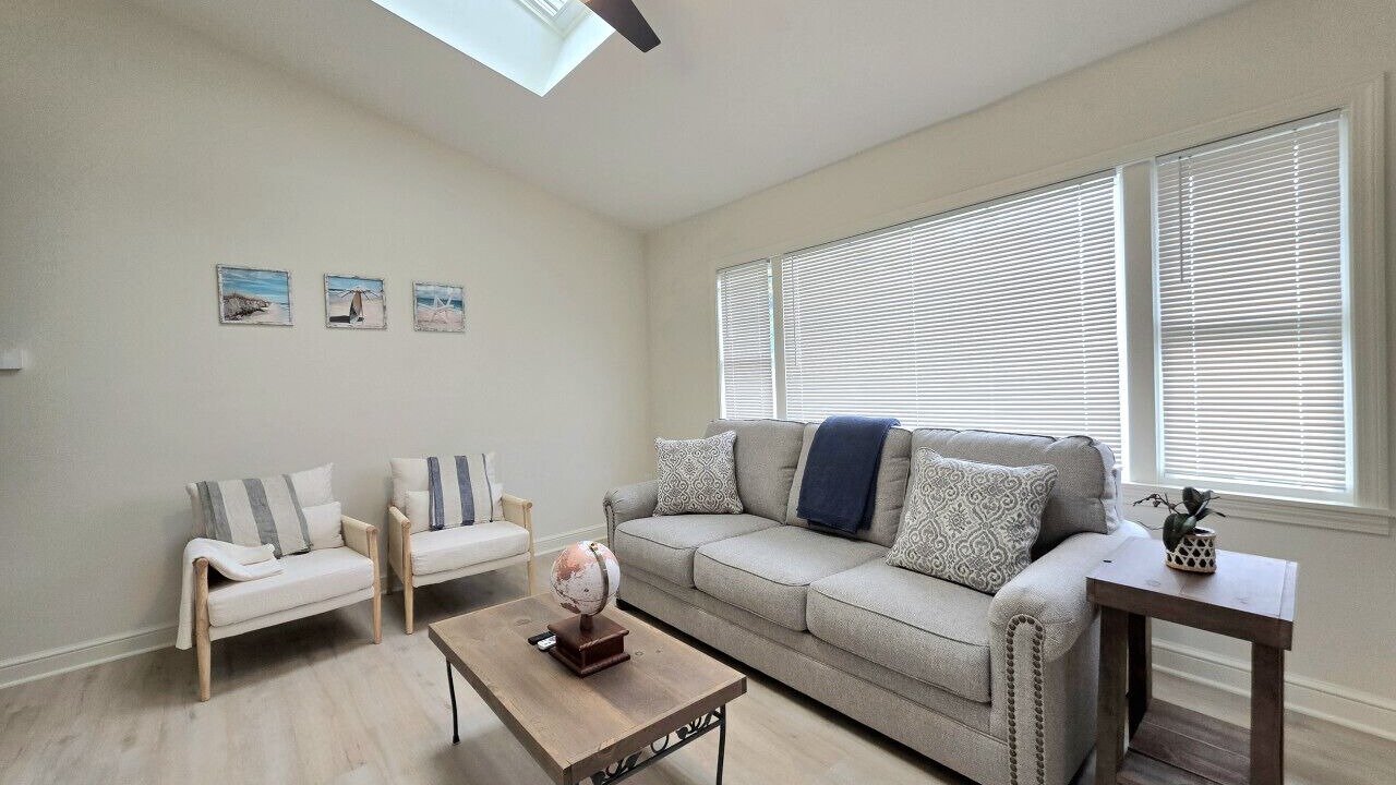 Photo of Livingroom in East Shore