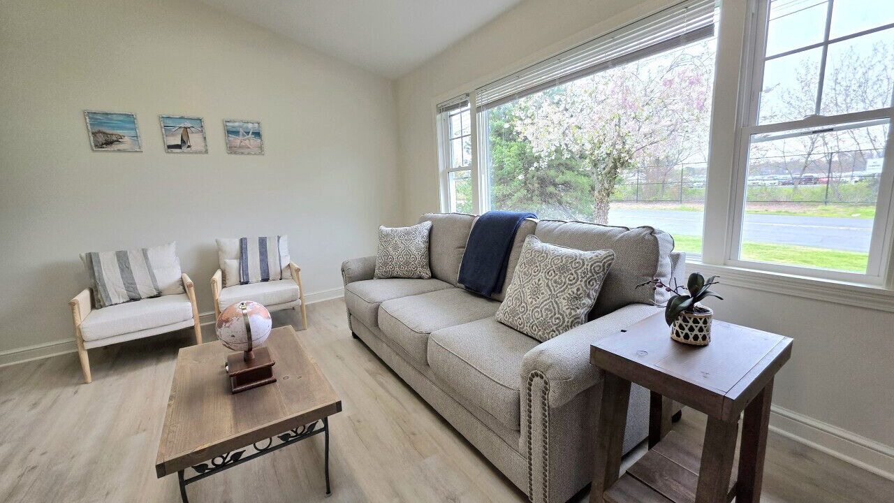 Photo of Livingroom in East Shore