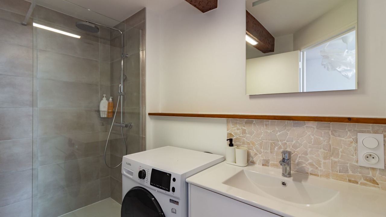 Photo of Bathroom in Castelnaudary