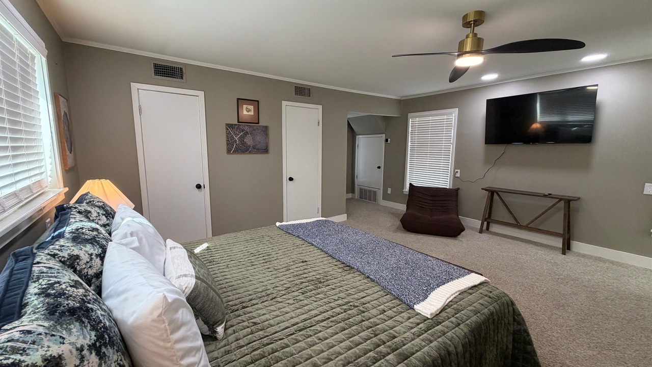 Photo of Bedroom in Sayles Blvd. Area