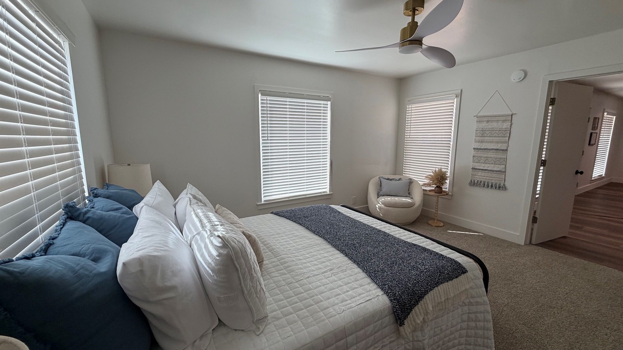 Photo of Bedroom in Sayles Blvd. Area