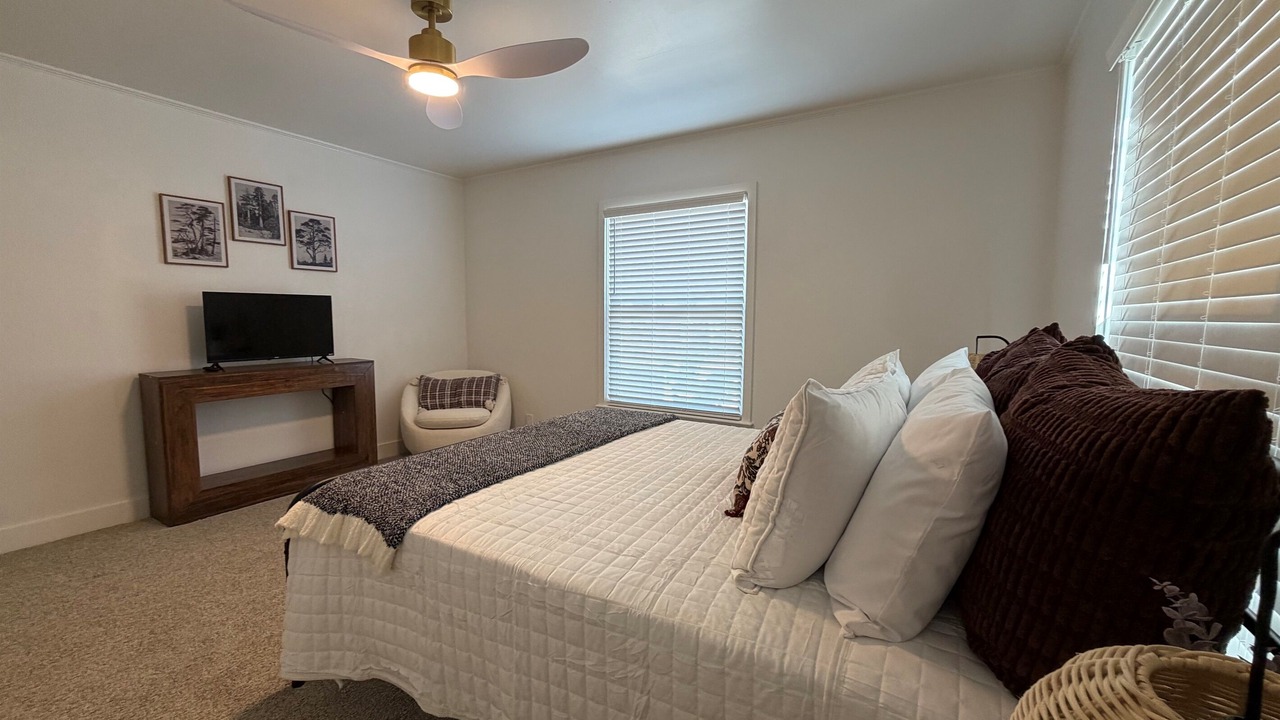 Photo of Bedroom in Sayles Blvd. Area