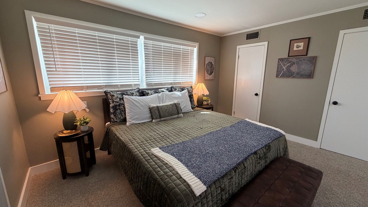 Photo of Bedroom in Sayles Blvd. Area