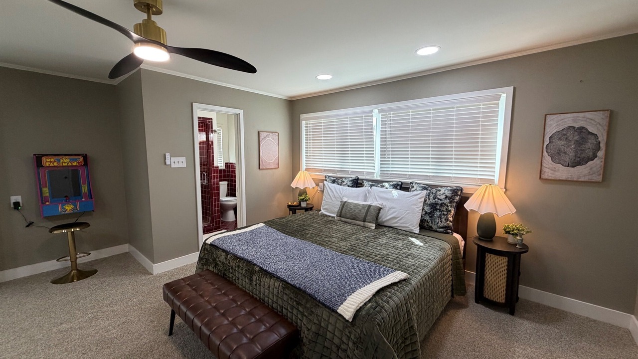 Photo of Bedroom in Sayles Blvd. Area