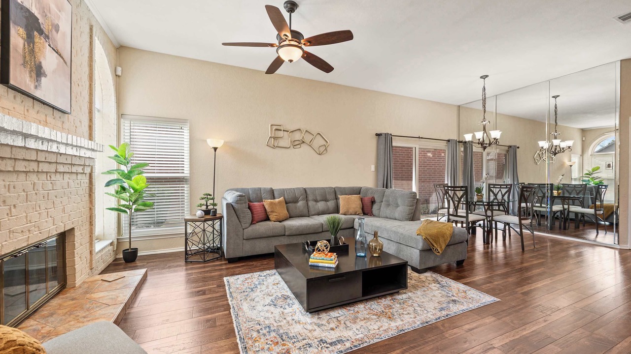 Photo of Livingroom in Euless