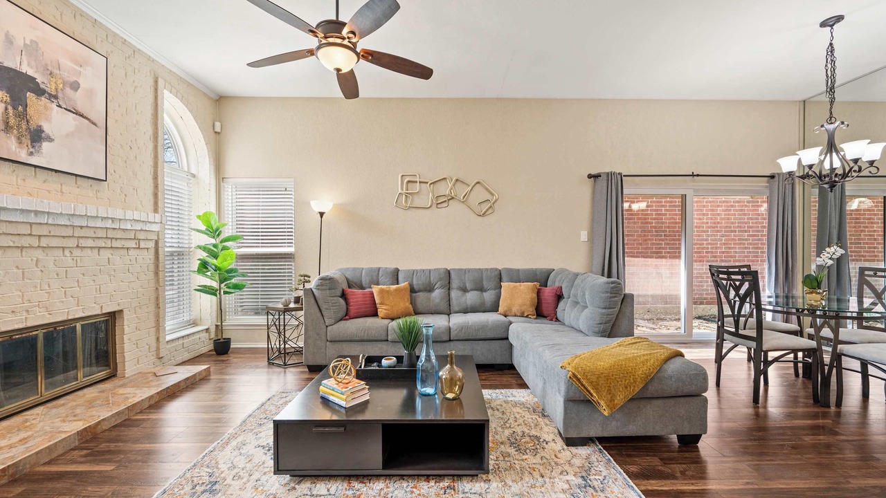 Photo of Livingroom in Euless