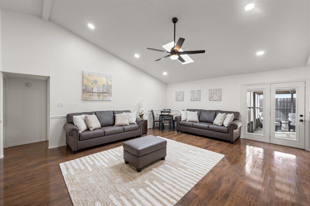 Photo of Livingroom in Euless