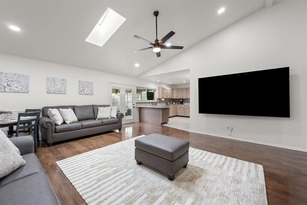 Photo of Livingroom in Euless