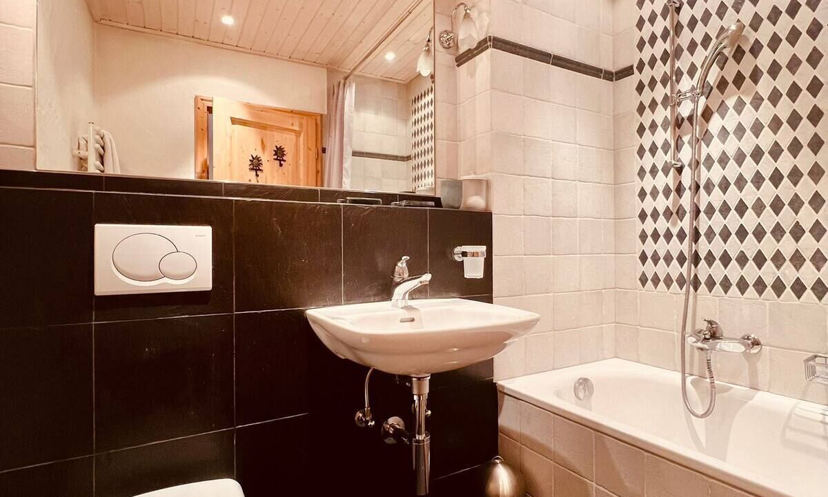 Photo of Bathroom in Noes