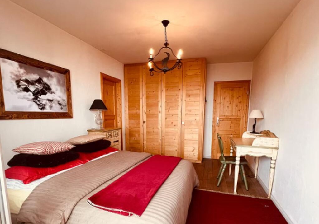Photo of Bedroom in Noes