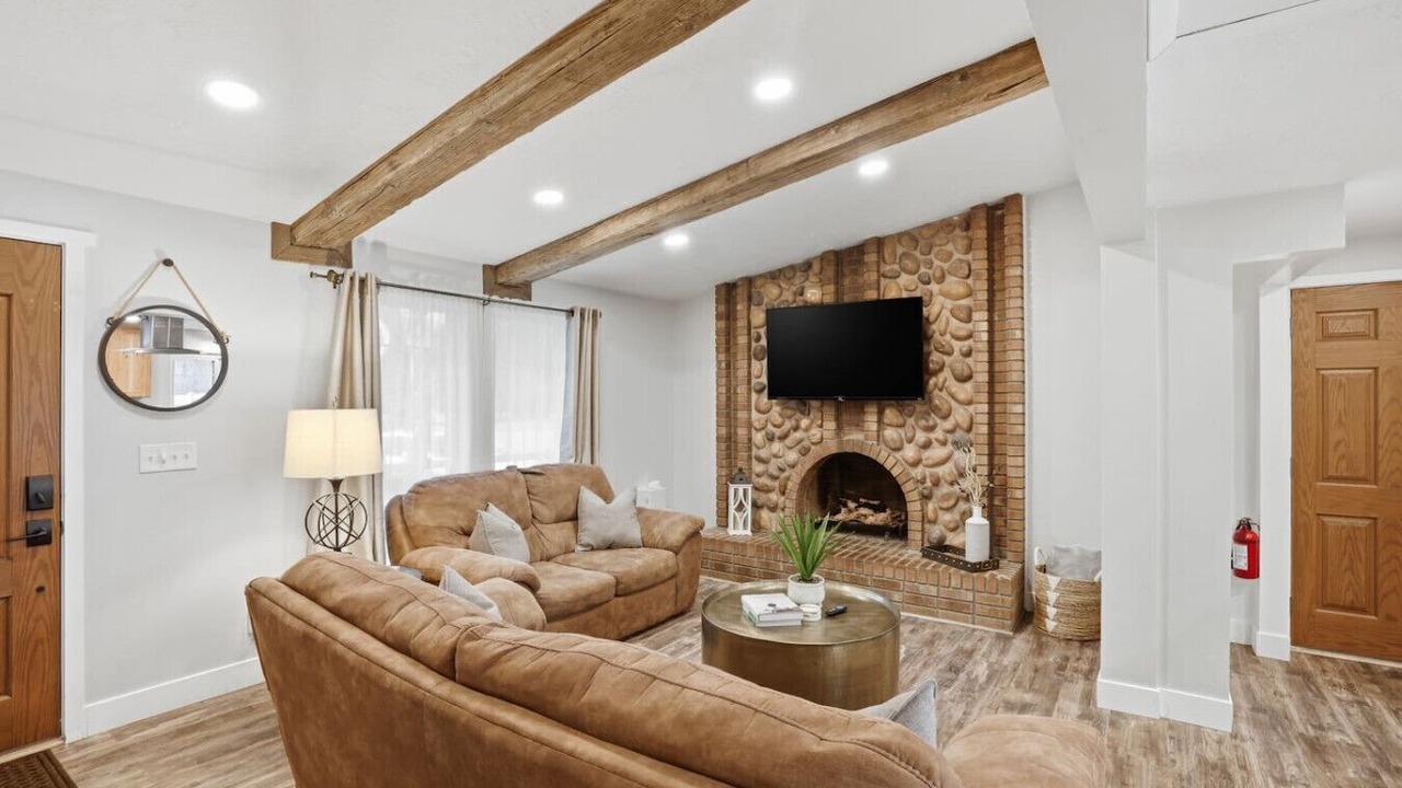 Photo of Livingroom in Cottonwood Heights
