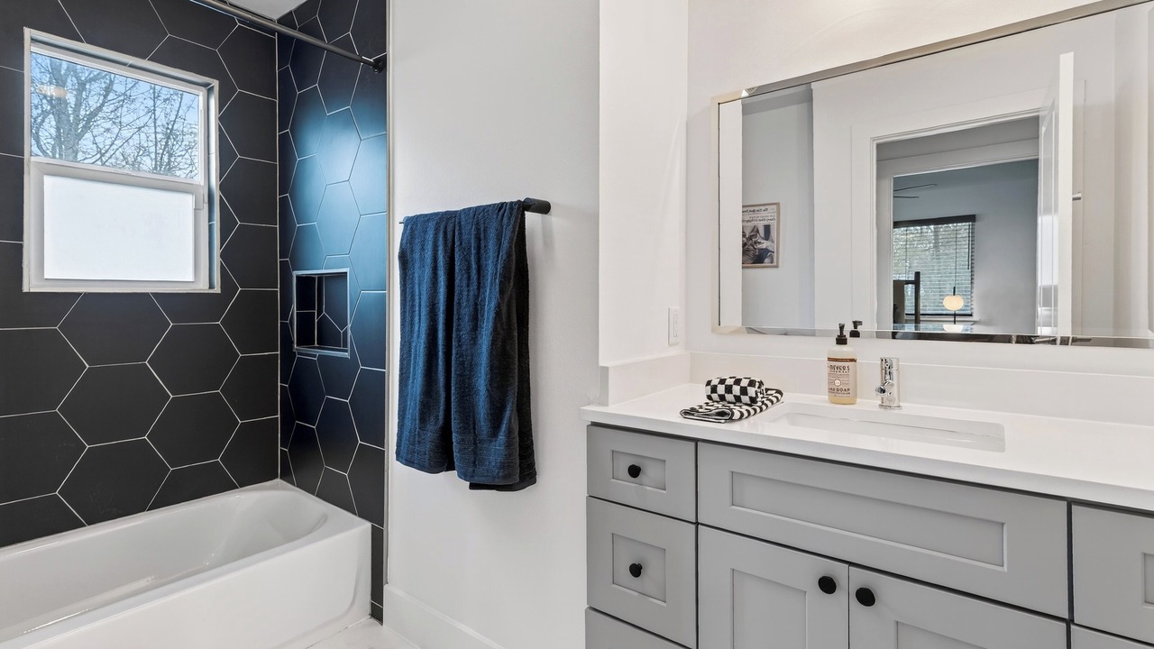 Photo of Bathroom in Blackshear-Prospect Hill