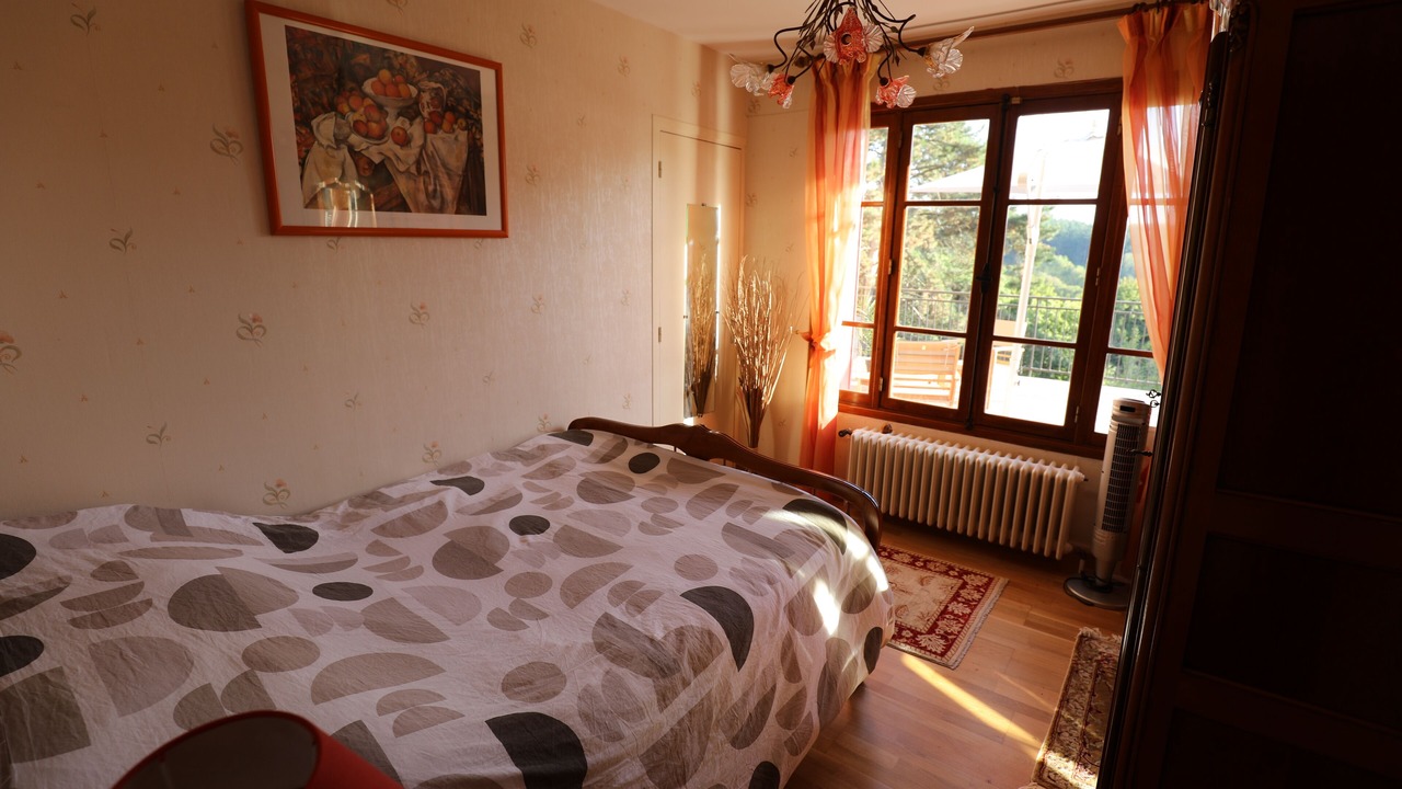 Photo of Bedroom in Saint-Aubin-sur-Yonne