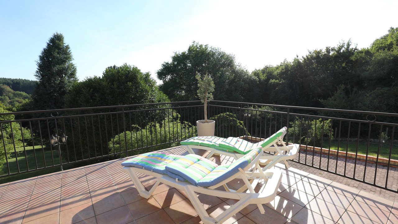 Photo of Patio Balcony in Saint-Aubin-sur-Yonne